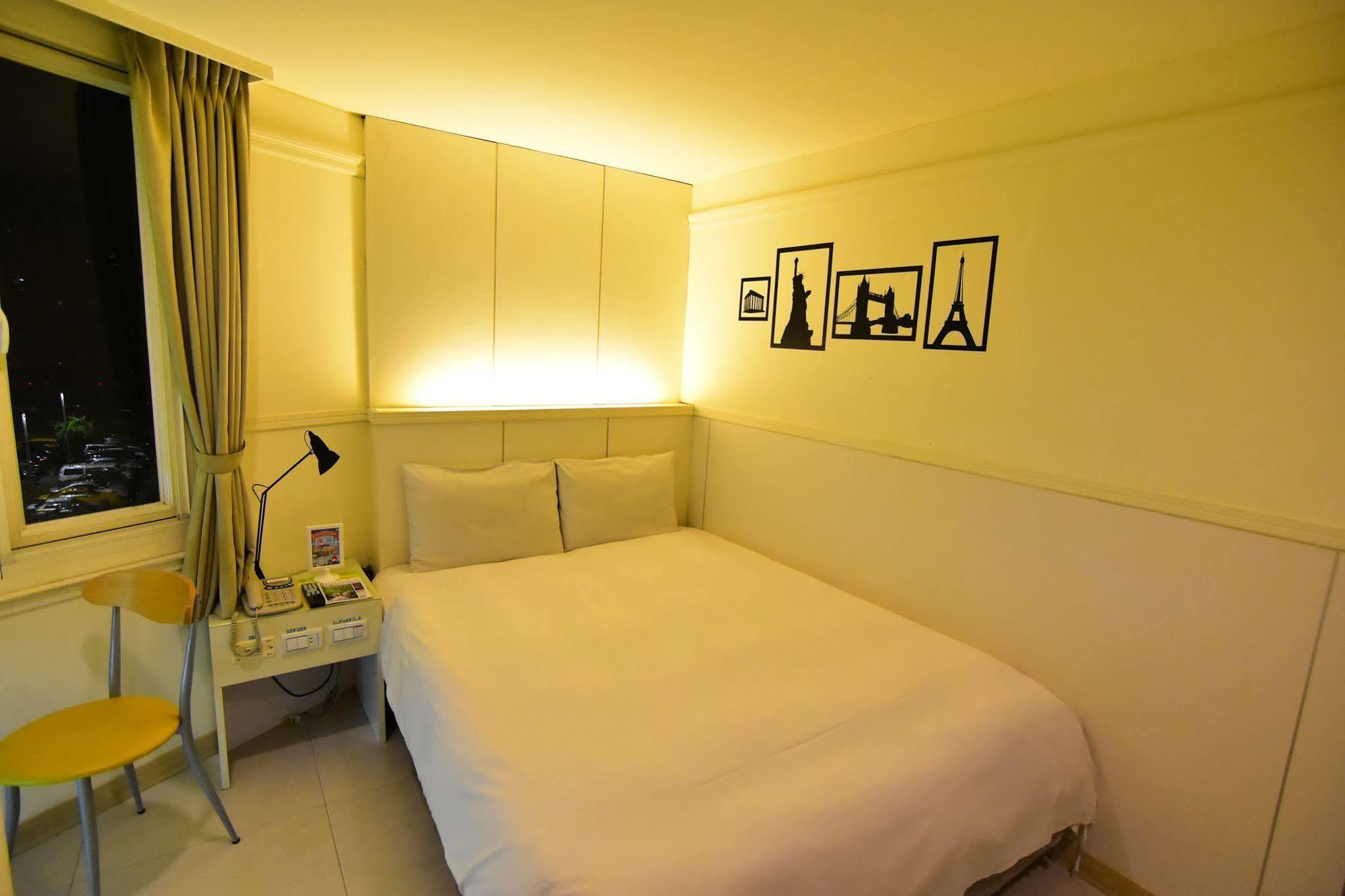Kiwi Express Hotel - Zhong Zheng Branch Taichung Dış mekan fotoğraf