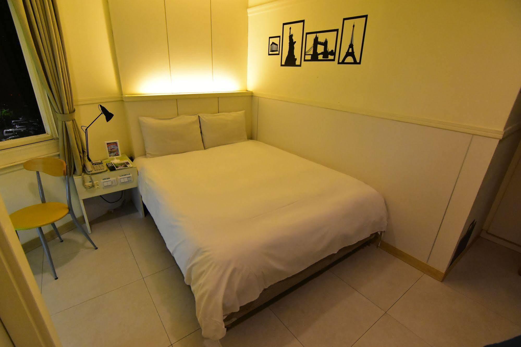 Kiwi Express Hotel - Zhong Zheng Branch Taichung Dış mekan fotoğraf
