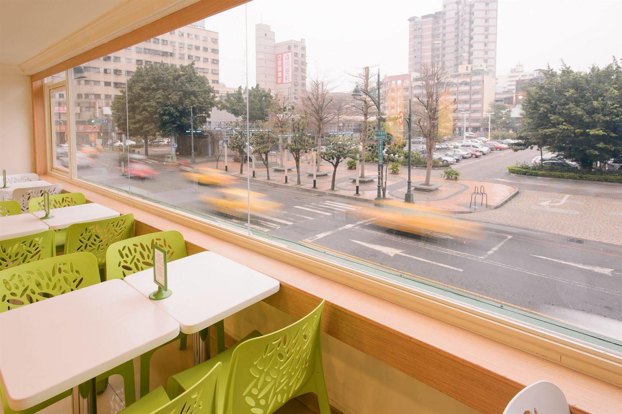 Kiwi Express Hotel - Zhong Zheng Branch Taichung Dış mekan fotoğraf