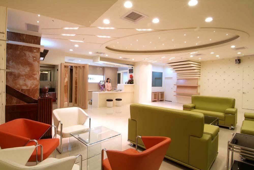 Kiwi Express Hotel - Zhong Zheng Branch Taichung Dış mekan fotoğraf